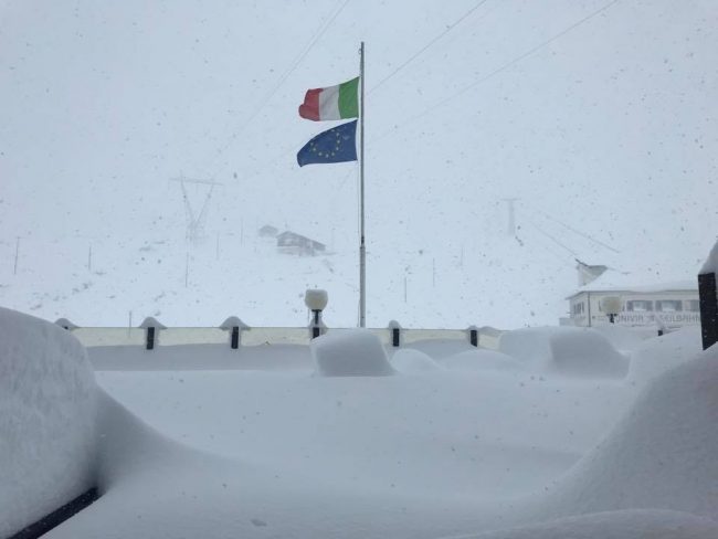 Un metro di neve allo Stelvio, lo spettacolo dell’inverno in Valtellina FOTO