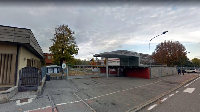 Papà ubriaco entra armato a scuola e ferisce un bidello