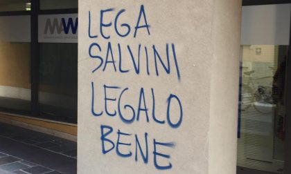 Scritte sui muri a Saronno, le telecamere incastrano i responsabili