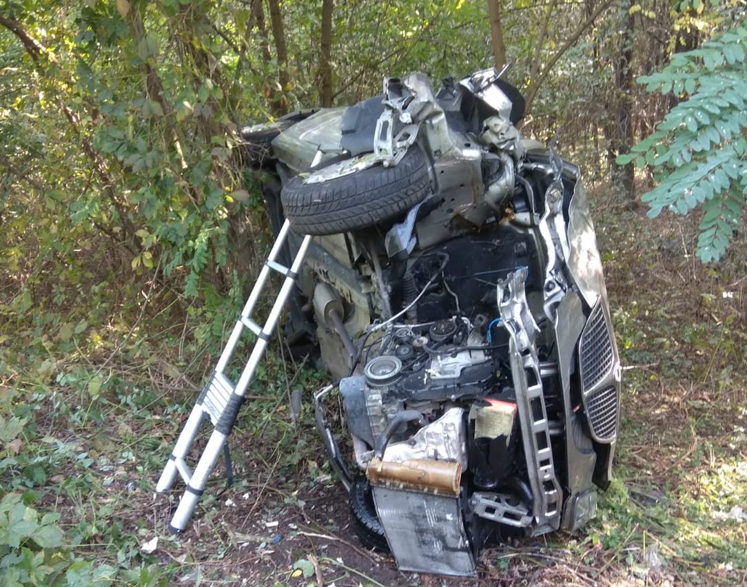 Si cappotta e finisce nel bosco: 49enne in ospedale