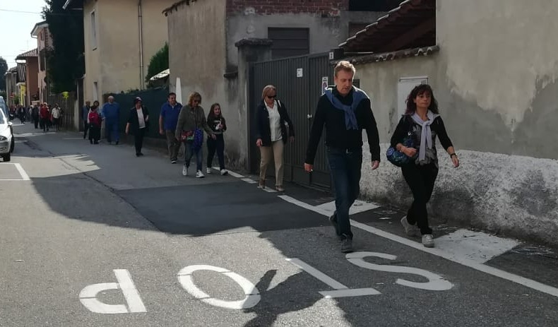 Corona del Rosario umana a Vanzaghello