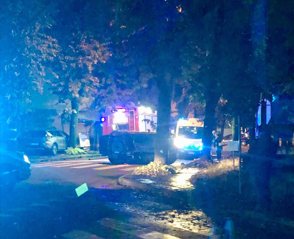 Auto si ribalta, 29enne in ospedale