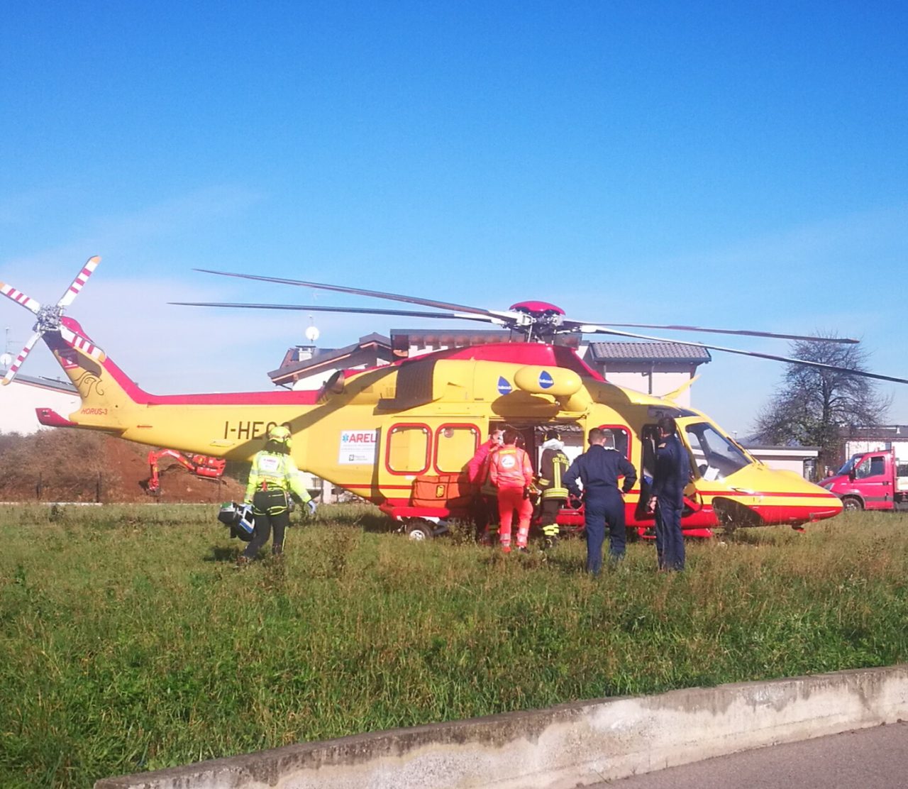 Operaio schiacciato da una motocarriola a Limido Comasco FOTO