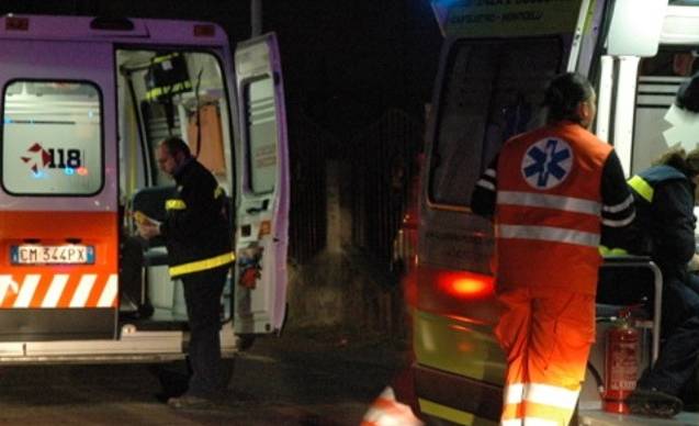 Trovato agonizzante in strada: morto 52enne