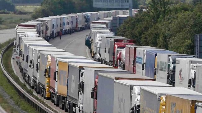 Sulle strade di tutta Europa camionisti filippini pagati 2 euro all’ora