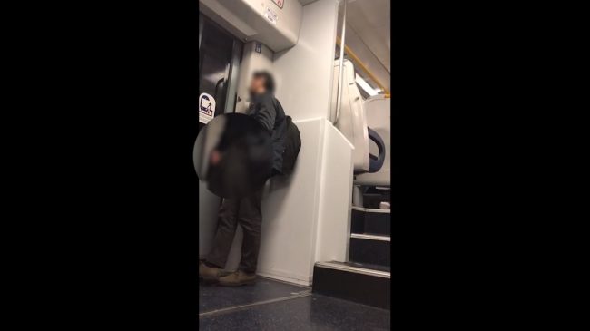 Maniaco si tocca davanti a una studentessa in treno