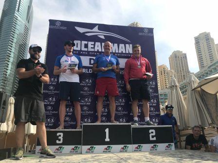 Una bracciata da record: Monolo primo a Dubai Marina