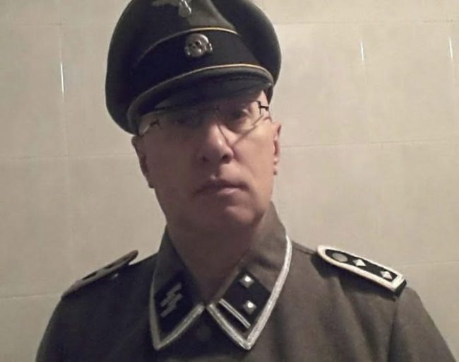 Foto in divisa nazista: capo della Polizia rinviato a giudizio