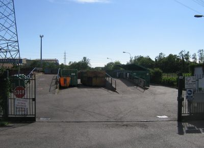 Zingari padroni della piattaforma ecologica di Arese
