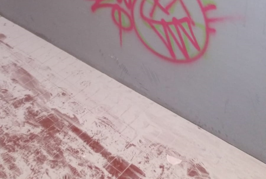 Sottopasso della stazione, vandali scatenati FOTO