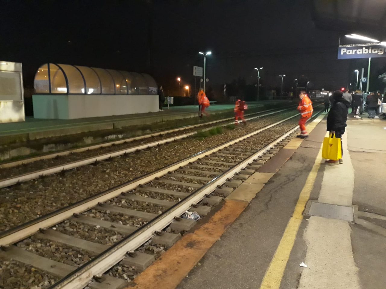 Ragazzo travolto e ucciso da un treno a Parabiago