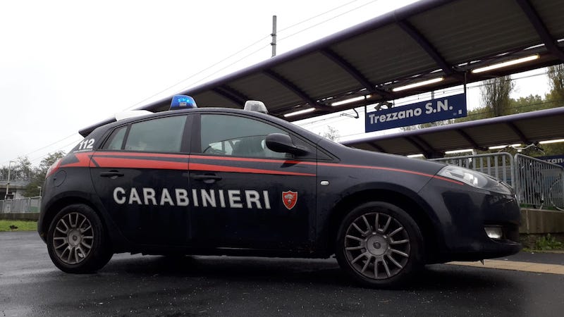 Tenta di violentare una 22enne sul treno da Albairate: egiziano arrestato