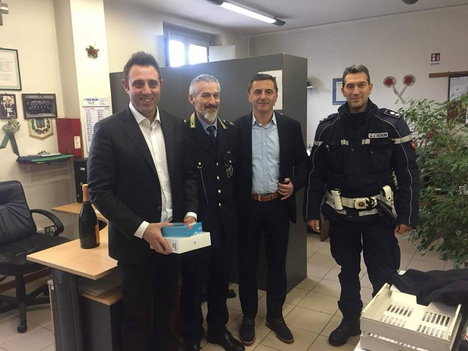 IPad e cellulare donati al Comando di Polizia locale