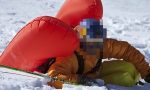 Snowboard fuori pista: salvato dalla valanga grazie allo zaino galleggiante VIDEO