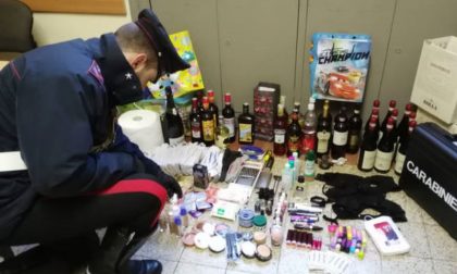 Shopping natalizio all'Esselunga senza pagare: denunciata 20enne