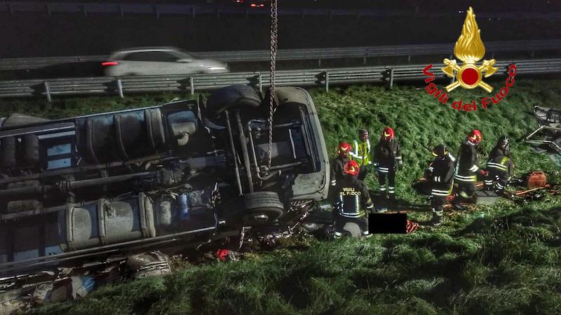 Incidente sulla A4 all’alba, muore camionista di 55 anni FOTO