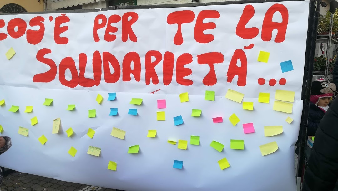 Isola di solidarietà: un successo sotto l’albero VIDEO