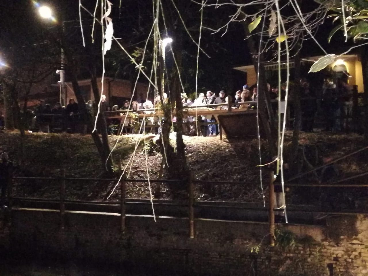 Presepe sul fontanile e mostra in Comune