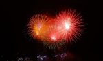 Fuochi d'artificio a mezzanotte davanti al Comune: 500 euro di multa