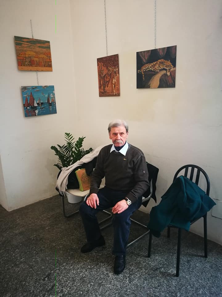 Dal legno crea opere d’arte con una tecnica unica VIDEO