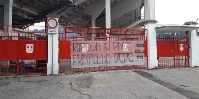 Striscione per “Dede”, il ricordo del Fronte ribelle