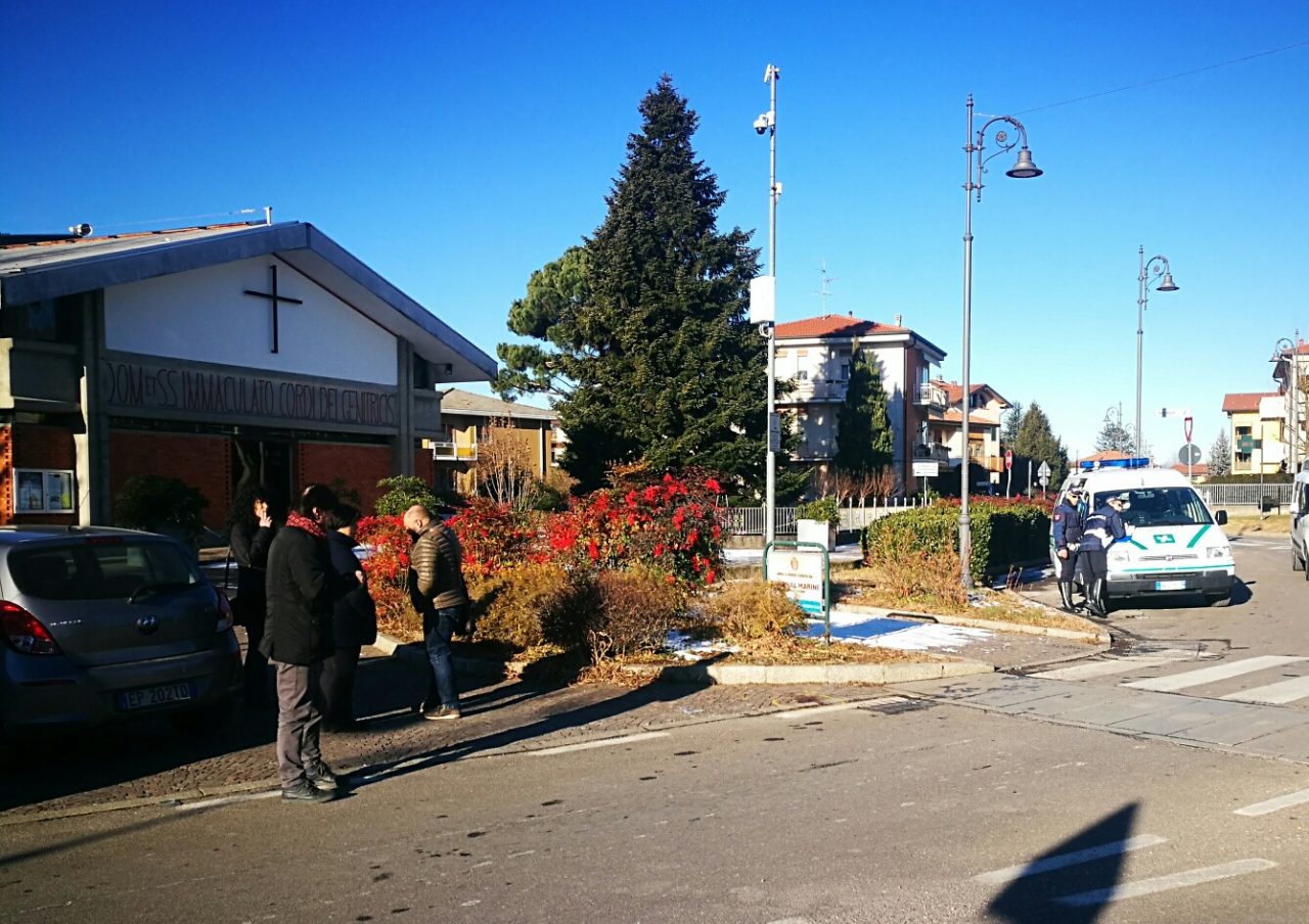 Investito fuori da chiesa, arriva l’elisoccorso a Tradate