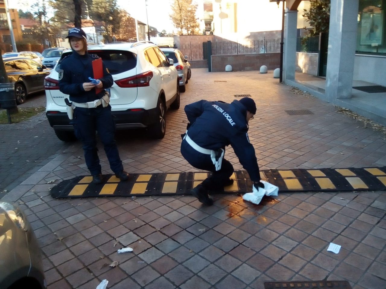 Aggressione al bancomat, sangue a Garbagnate