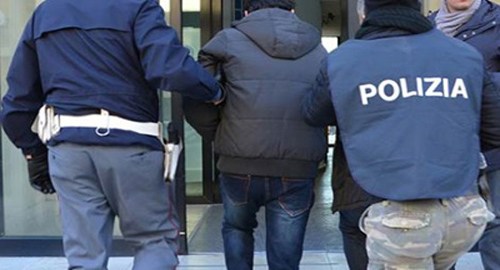 Baby pusher fugge dalla Polizia Locale di Senago: addosso aveva la cocaina