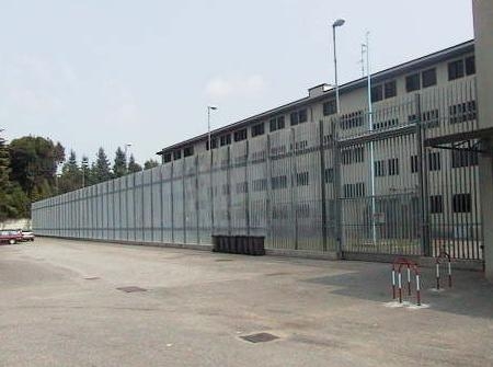 Evade dal carcere durante la visita al Sert