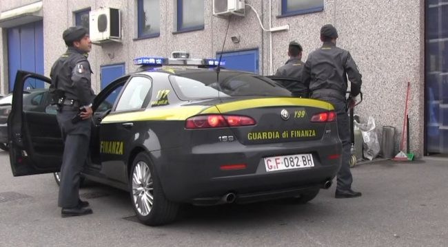 Merci contraffatte, sequestro da tre milioni di euro