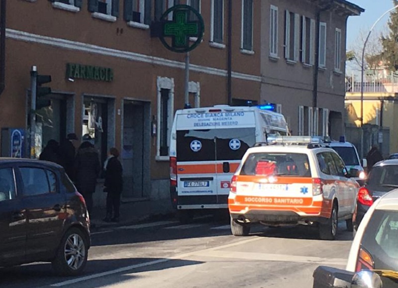 Marcallo, abbagliato dal sole investe 62enne