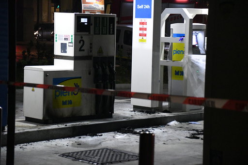 Si cosparge di benzina e si dà fuoco, morto carbonizzato FOTO E VIDEO