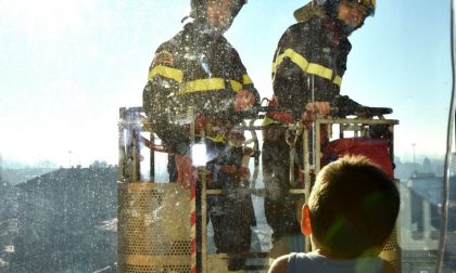 Alla finestra della Pediatria arrivano... i pompieri