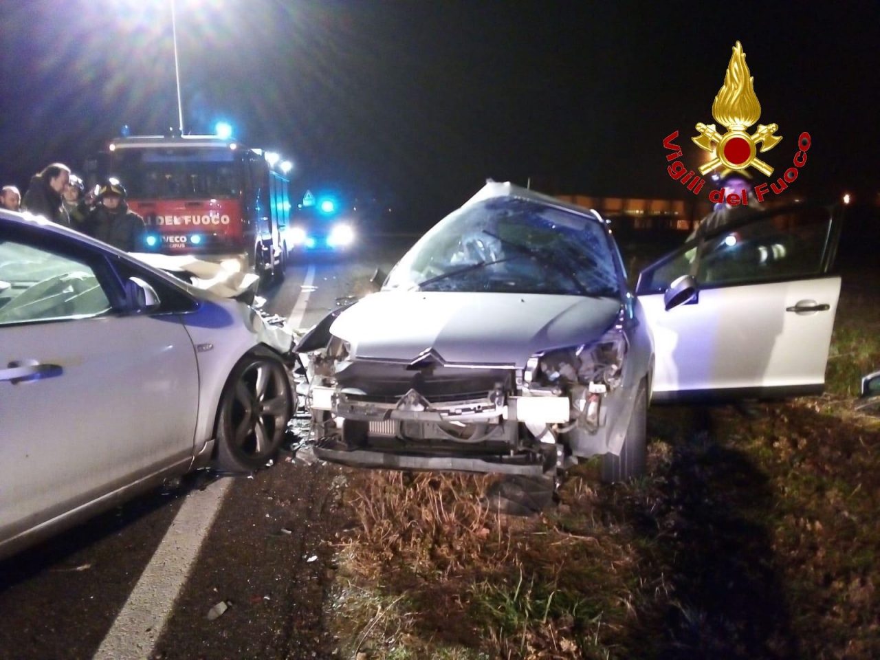Persona incastrata tra le lamiere dopo un grave incidente
