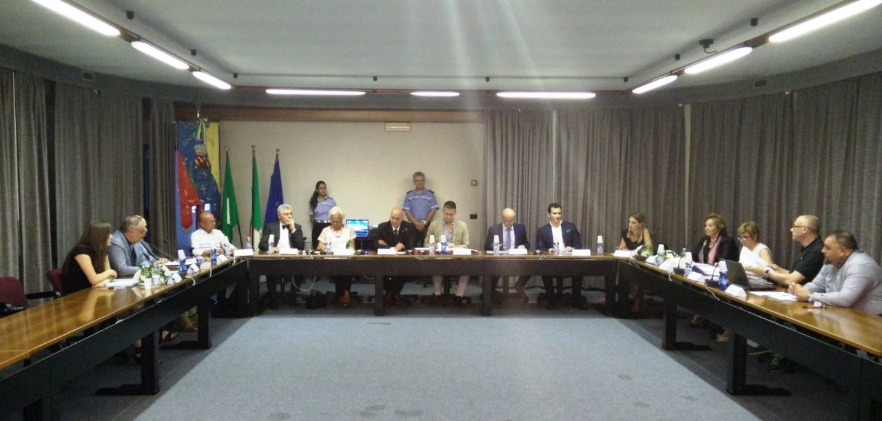 Vittuone, la minoranza abbandona l’aula