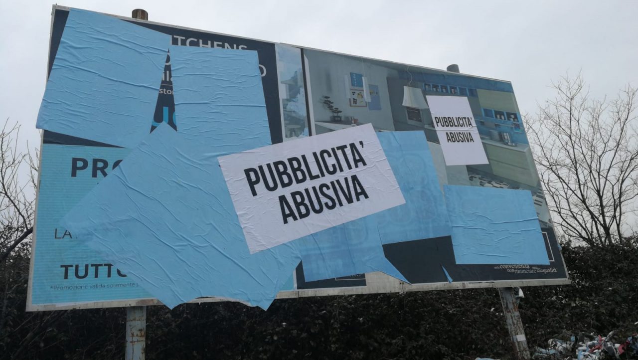 Pubbicità abusiva, 9 impianti rimossi lungo le strade di Nerviano