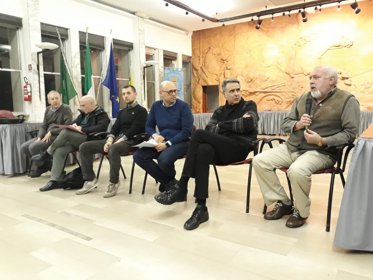 Dieci anni di puzze: il Comune cerca “nasi” per monitorarle