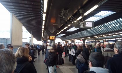 Treno fermo alla stazione di Rho: continuano i disagi