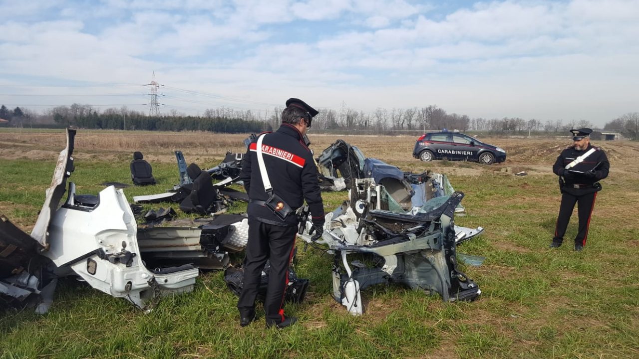 Cimitero delle auto rubate a Settimo Milanese