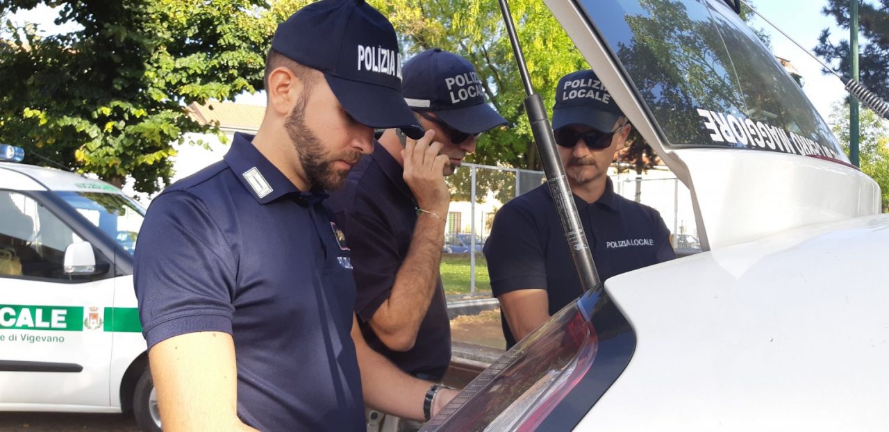 Investito mentre attraversa la strada