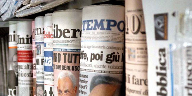 Edicolanti in piazza a Bergamo: “Chiudiamo, gli editori ci affamano”