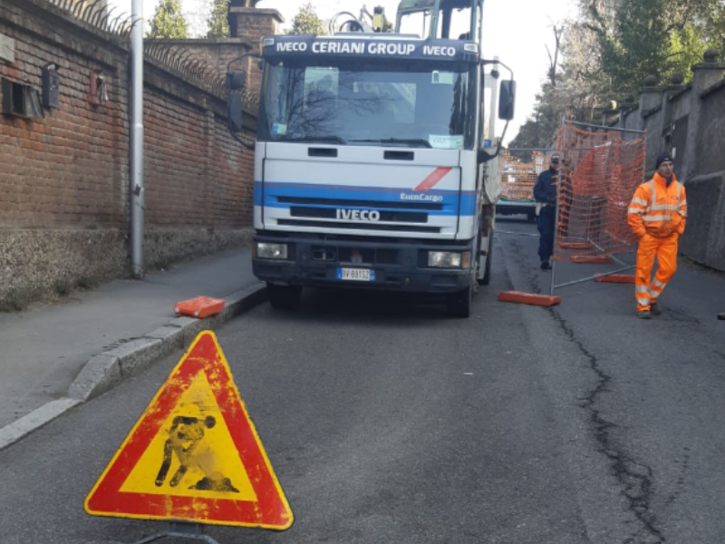 Proteste in Via Dante: interrotto l’intervento del taglio del gas