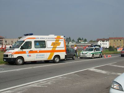 Rho: incidente in via Lainate, feriti anche due bambini piccoli