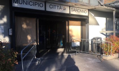 Vandali in municipio a Saronno: il commento di Veronesi e Sala