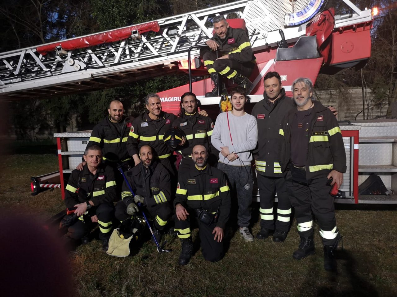 Pappagallo scappa, recuperato e salvato dai vigili del fuoco