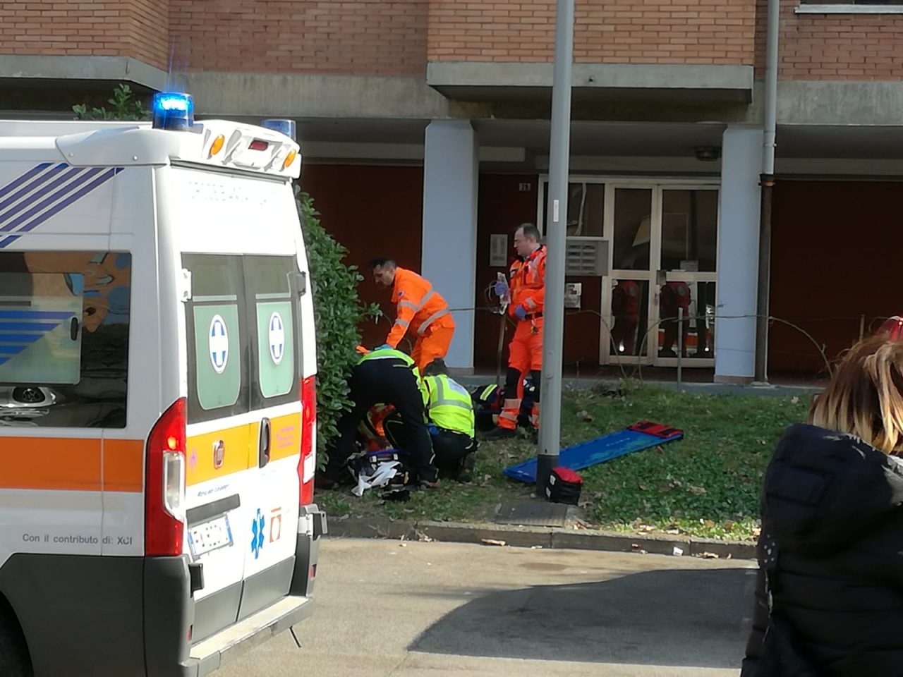 Cade dal quarto piano a Settimo Milanese, muore 90enne FOTO