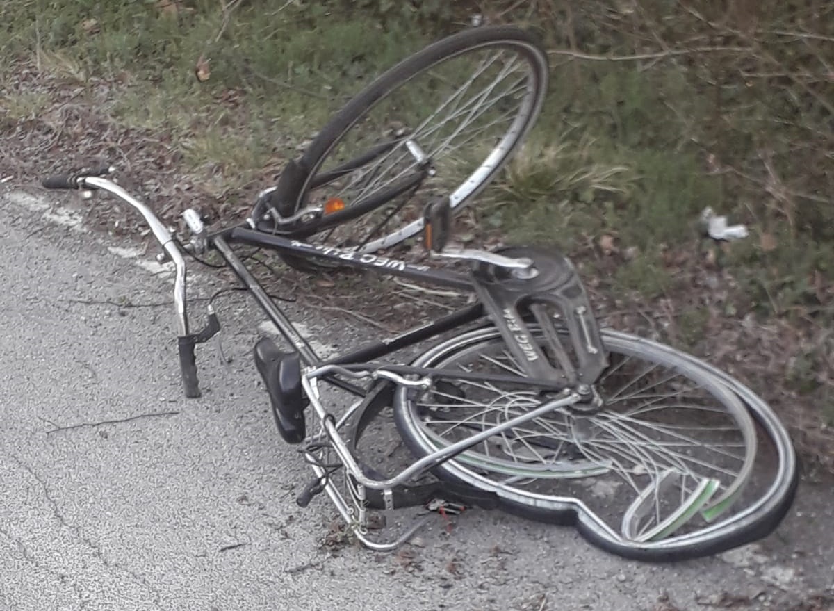 Investito in bici mentre torna a casa dal lavoro FOTO