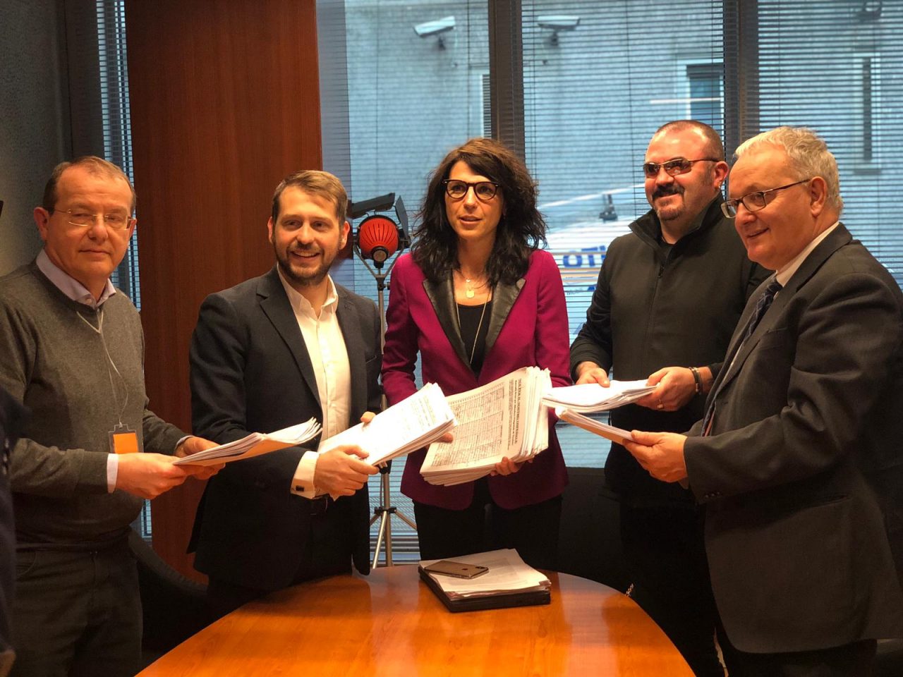 Raccolta firme ospedale di Tradate: consegnate in Regione le 25mila sottoscrizioni