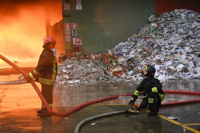 Incendio alla cartiera, arrestato un imprenditore 75enne di Cologno Monzese