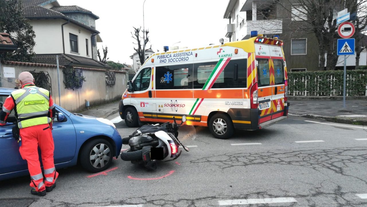 Incidente tra un’auto e una moto a Cornaredo FOTO e VIDEO